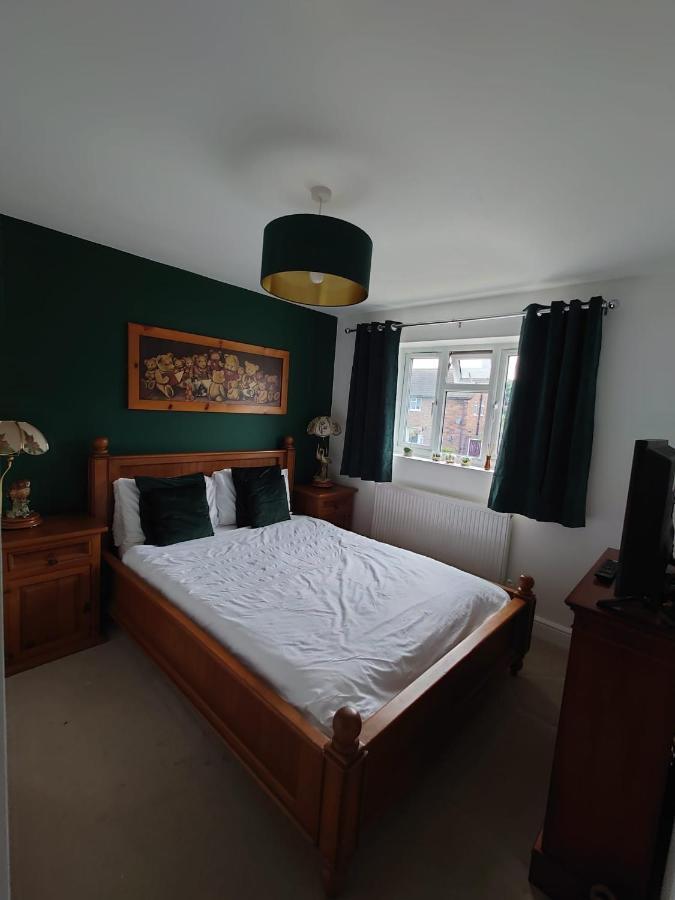 Lovely Rooms In A Quiet Place Of Woking Zewnętrze zdjęcie